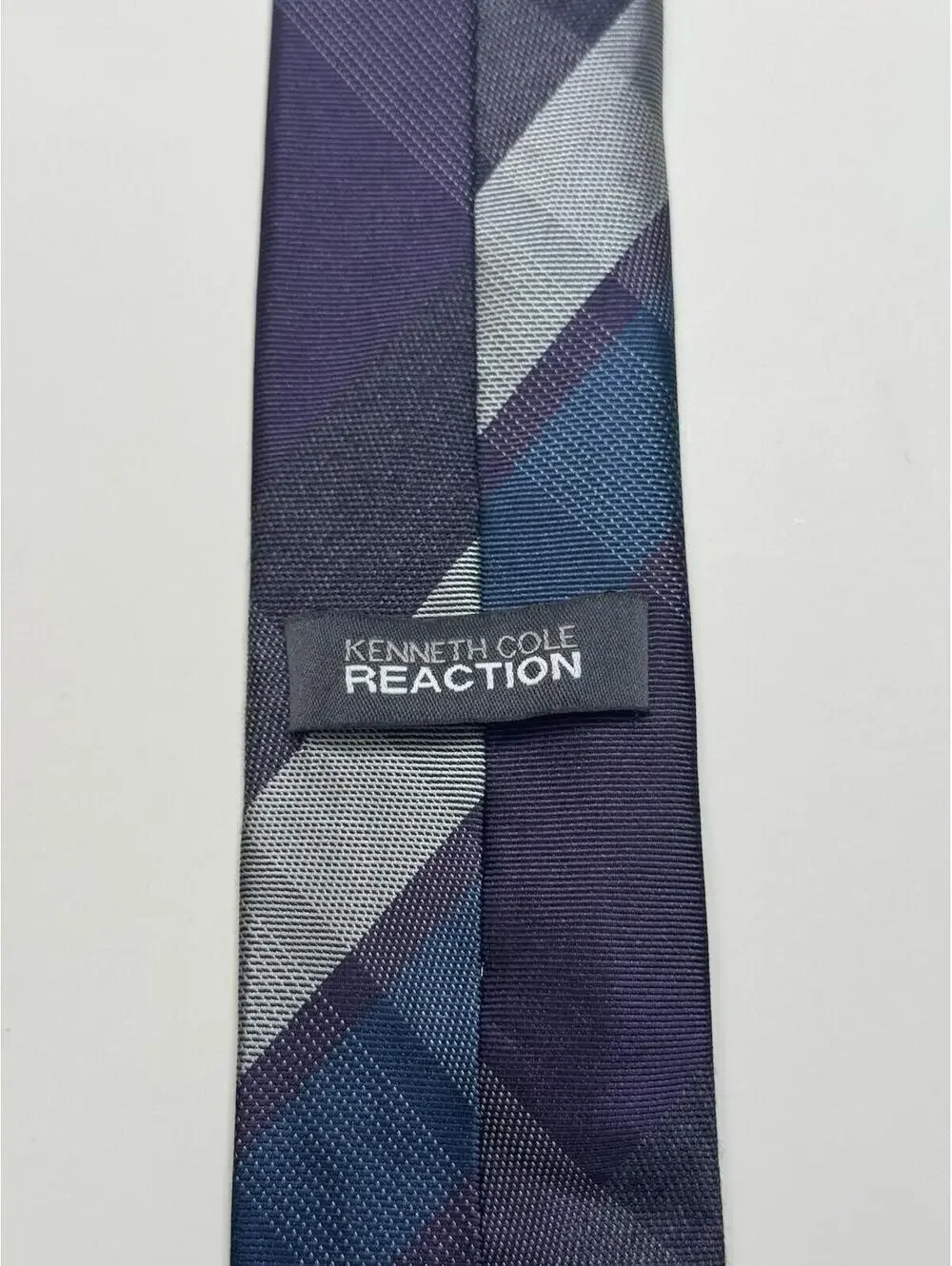 Kenneth Cole Reaction Silk Blend Tie In‎ Purple And Silver Plaid
